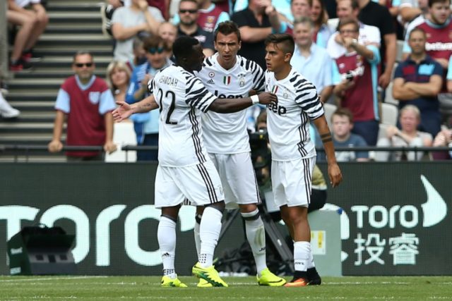 Juventus' Mario Mandzukic (C) celebrates with teammates after scoring a goal during a pre-
