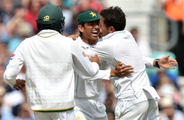 Yasir Shah (right) celebrates with teammates after taking Moeen Ali's wicket