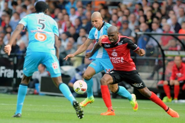 Guingamp forward Sloan Privat (R) is chellenged by Marseille defender Matheus 'Doria' Mace