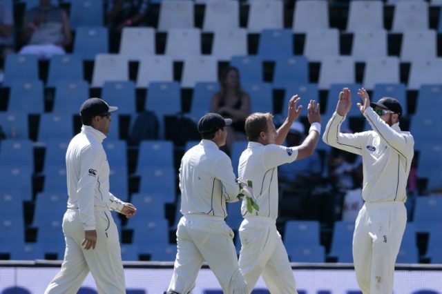 New Zealand bowler Neil Wagner(2-R) celebrates with teammates after the dismissal of South