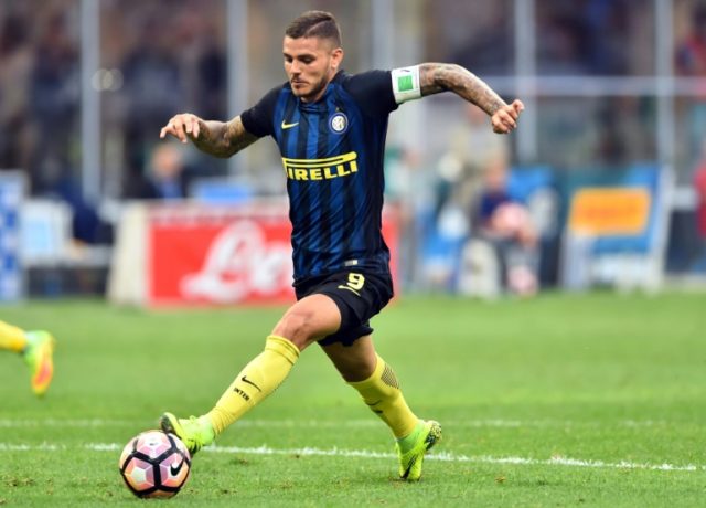 Inter Milan's forward Mauro Icardi controls the ball on August 28, 2016