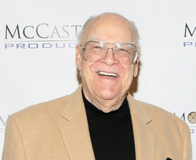 Actor David Huddleston died on Tuesday of heart and kidney disease, his wife, Sarah Koeppe