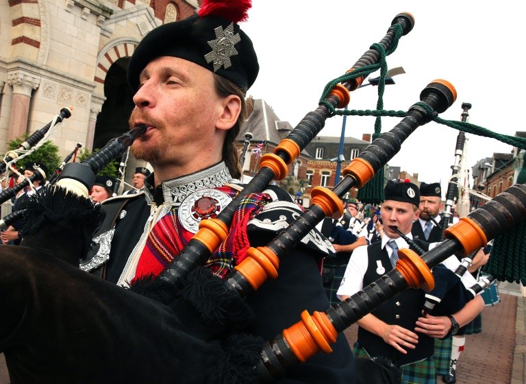 'Bagpipe lung' death prompts warning for wind musicians Breitbart