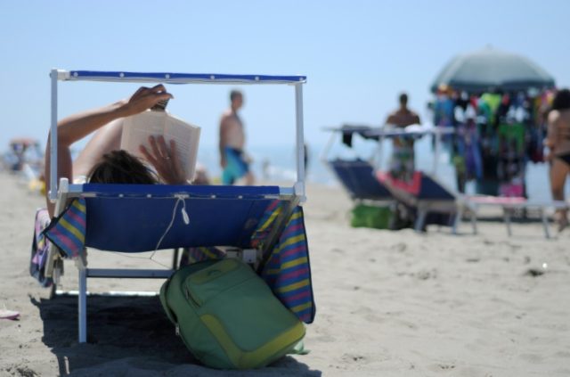 Italian coastguards are threatening holidaymakers with fines for bagging beach spots by pa