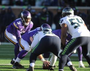 Minnesota Vikings QB Teddy Bridgewater goes down with "serious" knee injury