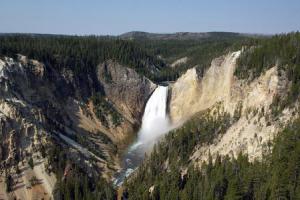 Yellowstone employee falls to her death from canyon rim