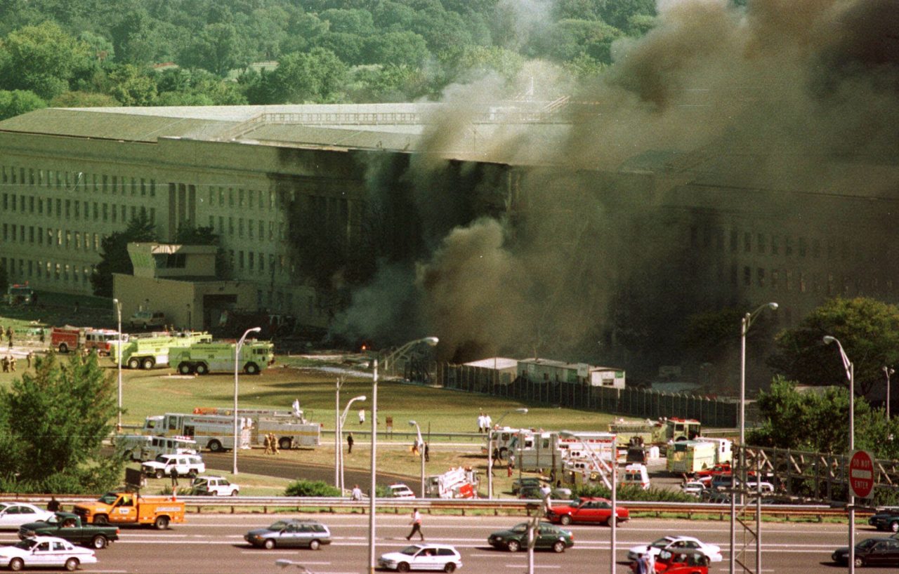 9 августа 2001. Пентагон 9 11 2001. 9 11 Пентагон. Теракт Пентагон 2001. 11 Сентября 2001 года Пентагон.