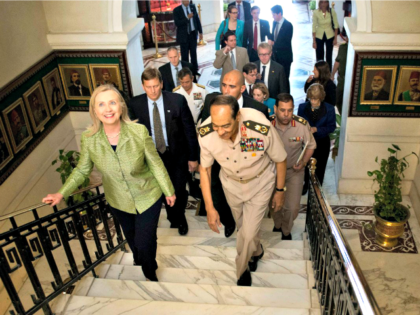 Clinton and Morsi BRENDAN SMIALOWSKI,AP