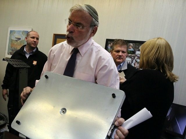 Assemblyman Dov Hikind holds a hot plate to show the dangers of leaving it unintended at a