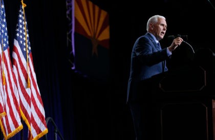 PHOENIX, AZ - AUGUST 31: Republican vice presidential candidate Mike Pence speaks to a cr