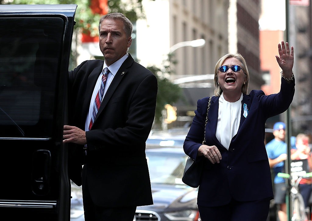 NEW YORK, NY - SEPTEMBER 11: Democratic presidental nominee former Secretary of State Hillary Clinton waves as she leaves the home of her daughter Chelsea Clinton on September 11, 2016 in New York City. Hillary Clinton left a September 11 Commemoration Ceremony early after feeling overheated and went to her daughter's house to rest. (Photo by Justin Sullivan/Getty Images)