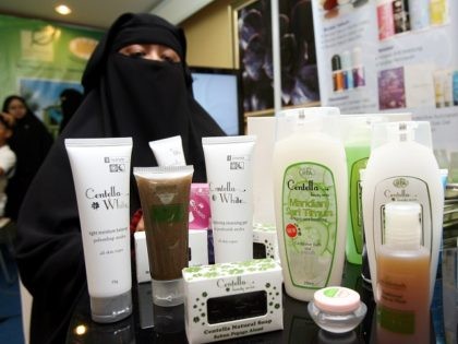 To go with feature story Lifestyle-Malaysia-cosmetics-Islam-halal by Beh Lih Yi This photo taken on 14 April, 2010 shows Muslimah Skincare and Cosmectics Managing Director Famiza Zulkifli (R) posing behind halal cosmetics during an interview with AFP at an exhibition centre in Kuala Lumpur. Entrepreneurs producing "halal" cosmetics say the global …