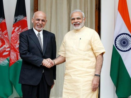 Afghan President Ashraf Ghani (L) and India's Prime Minister Narendra Modi pose for the media outside Hyderabad House in Delhi, India September 14, 2016. REUTERS/Cathal McNaughton