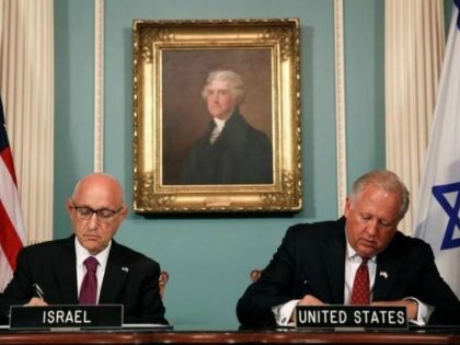 U.S. Undersecretary of State Tom Shannon (R) and Israeli Acting National Security Advisor Jacob Nagel (L) participate in a signing ceremony for a new 10-year pact on security assistance between the two nations at the State Department in Washington, September 14, 2016. REUTERS/Gary Cameron