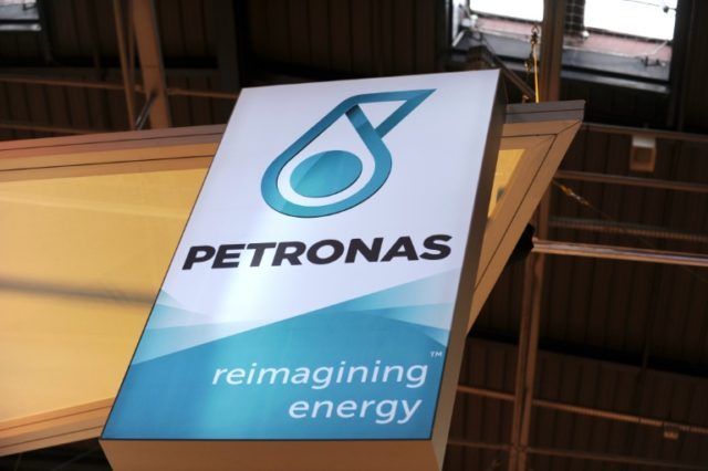 Canada approved a Can$36bn ($27bn US) pipeline project by Malaysia's Petronas, the first d
