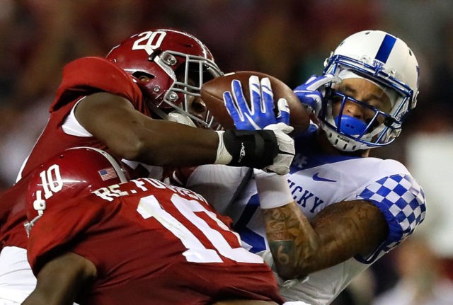 TUSCALOOSA, AL - OCTOBER 01: Blake Bone #6 of the Kentucky Wildcats pulls in this reception against Shaun Dion Hamilton #20 and Reuben Foster #10 of the Alabama Crimson Tide at Bryant-Denny Stadium on October 1, 2016 in Tuscaloosa, Alabama. (Photo by Kevin C. Cox/Getty Images)