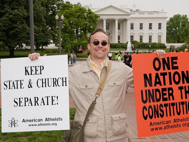 Jeff Wismer demonstrates his Atheist viewpoints in front of the White House with several o