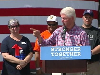 Bill-Clinton-campaigns-for-Hillary-Cincinnati-ap