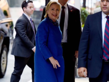 US Democratic presidential nominee Hillary Clinton arrives for a Hillary Victory Fund Event in New York on October 6, 2016. / AFP / TIMOTHY A. CLARY (Photo credit should read