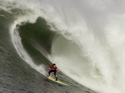Mavericks surf (Ezra Shaw / Getty)