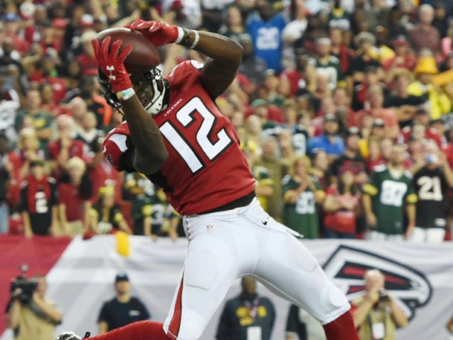 Atlanta Falcons wide receiver Mohamed Sanu (12) makes a touchdown catch against the Green