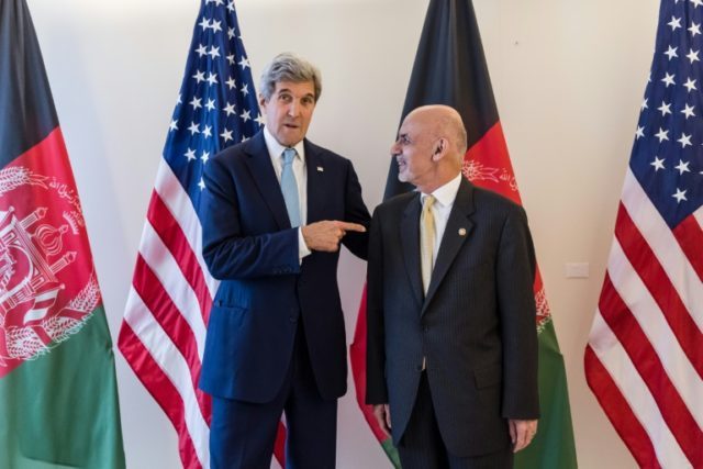 US Secretary of State John Kerry (L) and Afghanistan's President Ashraf Ghani pictured dur