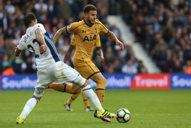 Tottenham Hotspur's Kyle Walker (R) fights for the ball with West Bromwich Albion's Nacer