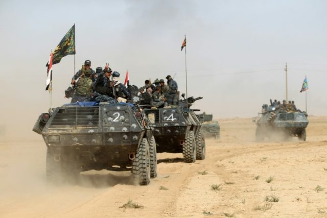 Iraqi forces deploy on October 17, 2016 in the area of al-Shura, some 45 kms south of Mosu
