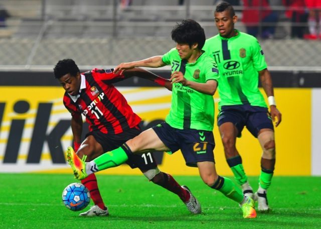 Jeonbuk's Kim Chang-Soo (centre) tackles Seoul's Carlos Adriano (left) during their AFC Ch