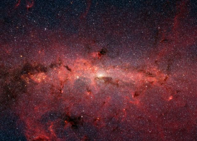 The centre of our Milky Way Galaxy seen through Spitzer Space Telescope