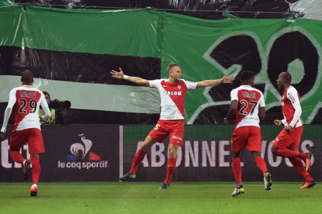 Monaco's Polish defender Kamil Glik (C) celebrates after scoring a goal during the French