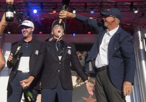 Rickie Fowler drops kissless photobomb after Ryder Cup victory
