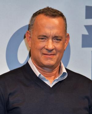 Leslie Jones asks Tom Hanks what outer space is like in 'SNL' promo