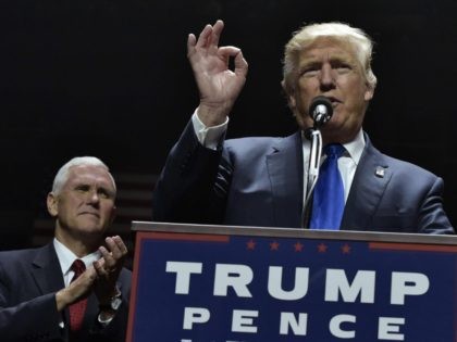 Donald Trump and Mike Pence at New Hampshire Rally (Mandel Ngan : AFP : Getty)