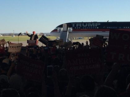 Hangar Trump Rally Minnesota (Joel Pollak / Breitbart News)