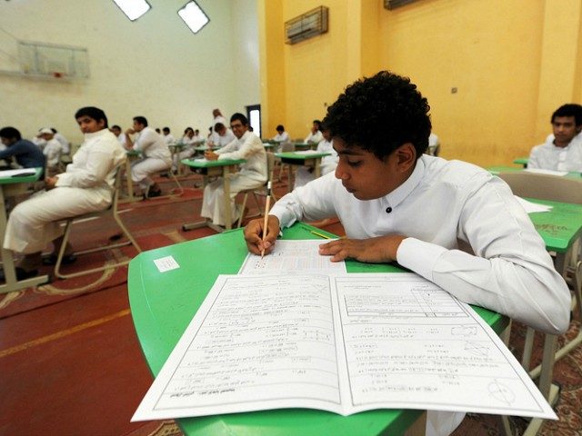 Saudi students sit for their final high school exams in the Red Sea port city of Jeddah on May 24, 2015. AFP PHOTO / AMER SALEM AMER SALEM / AFP