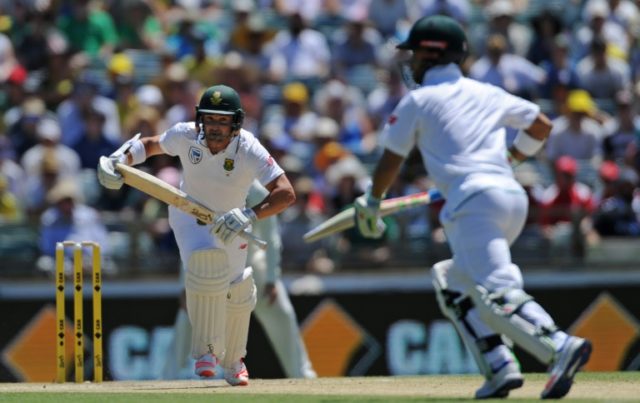 South Africa's JP Duminy (R) and Dean Elgar take a run on day three of their first Test ma