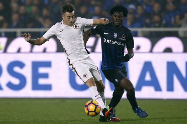 Roma's forward Stephan El Shaarawy (L) fights for the ball with Atalanta's midfielder Fran