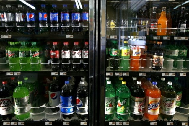 US soda consumption fell to a 30-year low in 2015 as worries about obesity and diabetes hi