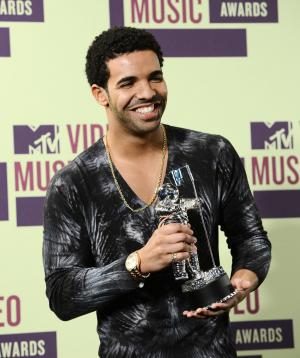 Gigi Hadid, Jay Pharoah poised to host the American Music Awards; Drake nominated for lead