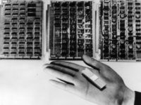 Early microchip (Keystone / Getty) Early microchip (Keystone / Getty)
