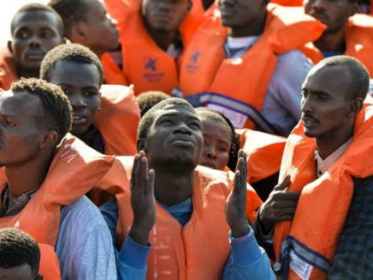 (AFP) - Another 900 migrants have been rescued from stricken …