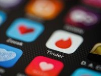 Police: Phoenix Man Robbed of $3,000 on Tinder Date by Armed Couple