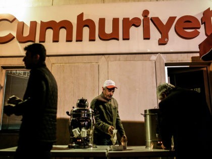 Protesters take the tea during a demonstration in support to the Turkish daily newspaper 'Cumhuriyet' outside its headquarters in Istanbul on November 1, 2016. Turkish police on October 31, 2016, detained the editor-in-chief of the newspaper Cumhuriyet -- a thorn in the side of President Recep Tayyip Erdogan -- as …