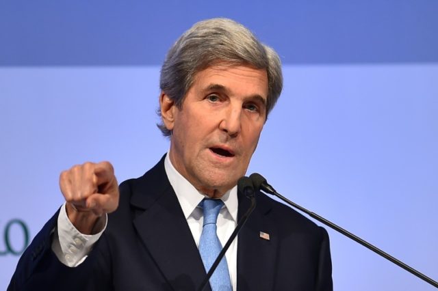 US Secretary of State John Kerry warns that Israeli settlement building was undermining an