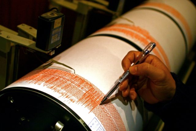 The quake struck 60 km to the east of Taron, New Ireland, at 8.51 pm local time (1051 GMT)