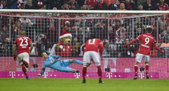 Bayern Munich's striker Robert Lewandowski (R) scores the third goal through a penalty kic