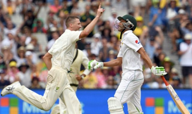 Pakistan batsman Younis Khan (R) reacts after been dismissed by Australia's Jackson Bird o