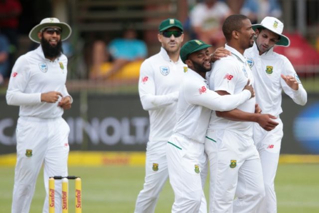 South Africa bowler Vernon Philander (2nd R) celebrates with teammates after dismissing Sr