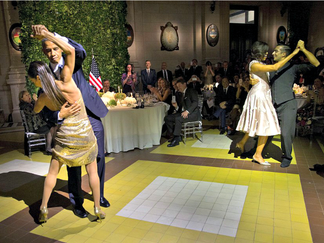 Obama Dances AP